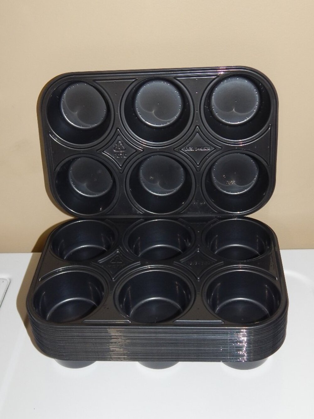 NEW LOT 25 Reusable Disposable Recyclable 6 Count Cupcake Muffin Baking Pans